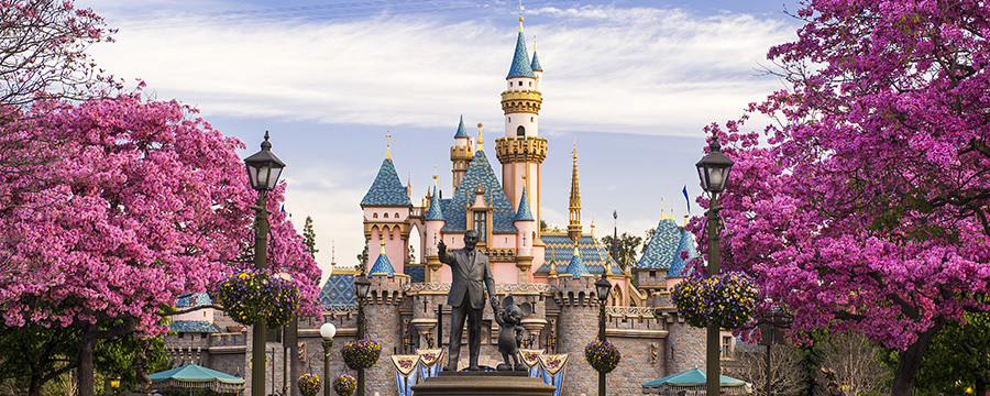 http://www.bestoftop.yolasite.com/resources/disneyland.jpg